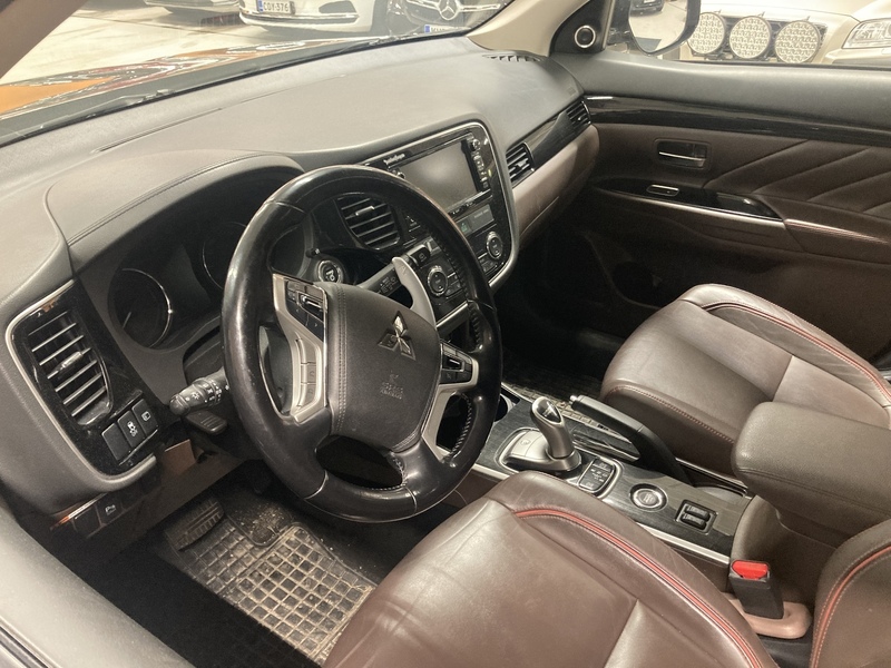 Mitsubishi Outlander PHEV vaihtoauto