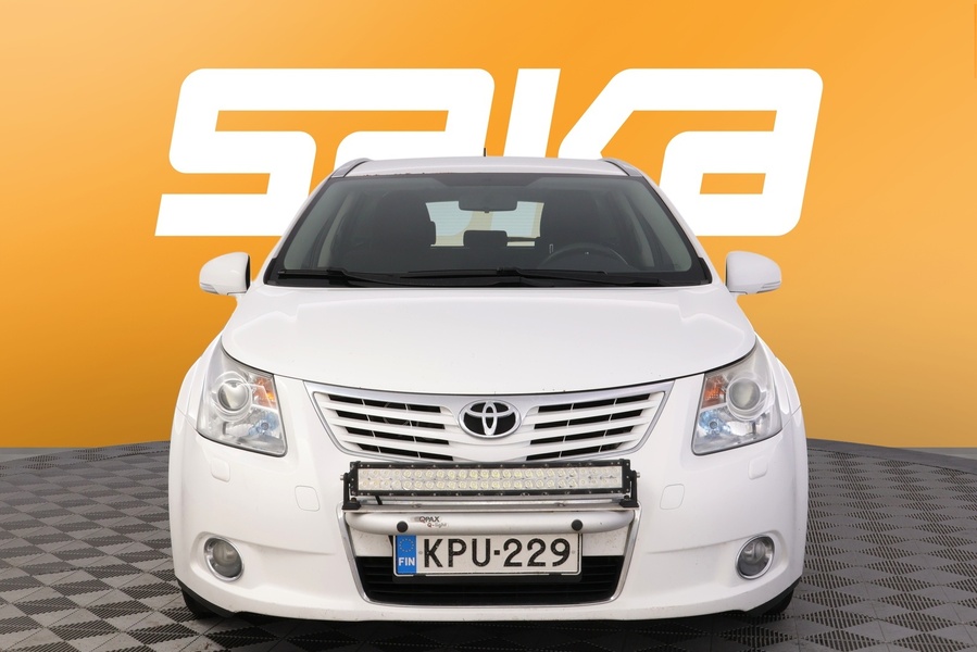 Toyota Avensis vaihtoauto