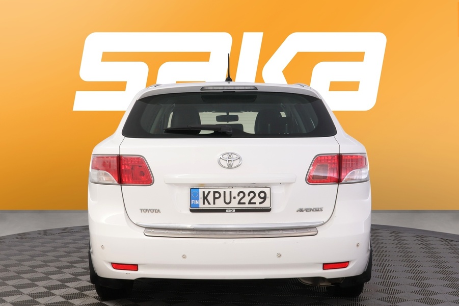 Toyota Avensis vaihtoauto