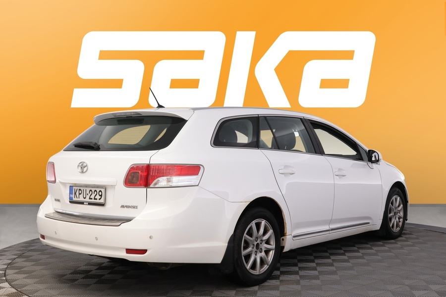 Toyota Avensis vaihtoauto