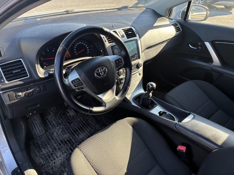 Toyota Avensis vaihtoauto