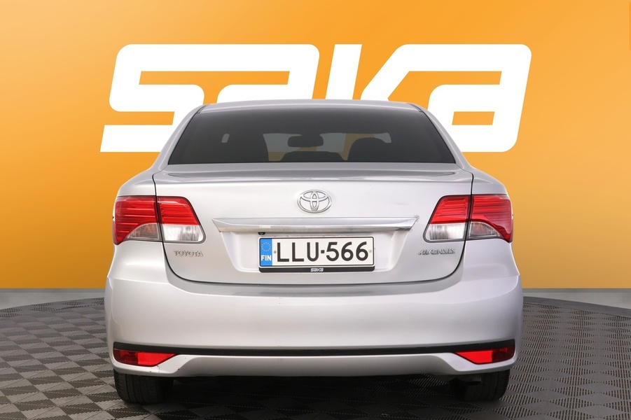 Toyota Avensis vaihtoauto