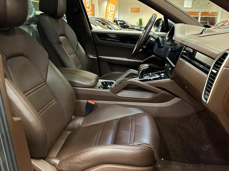 Porsche Cayenne vaihtoauto