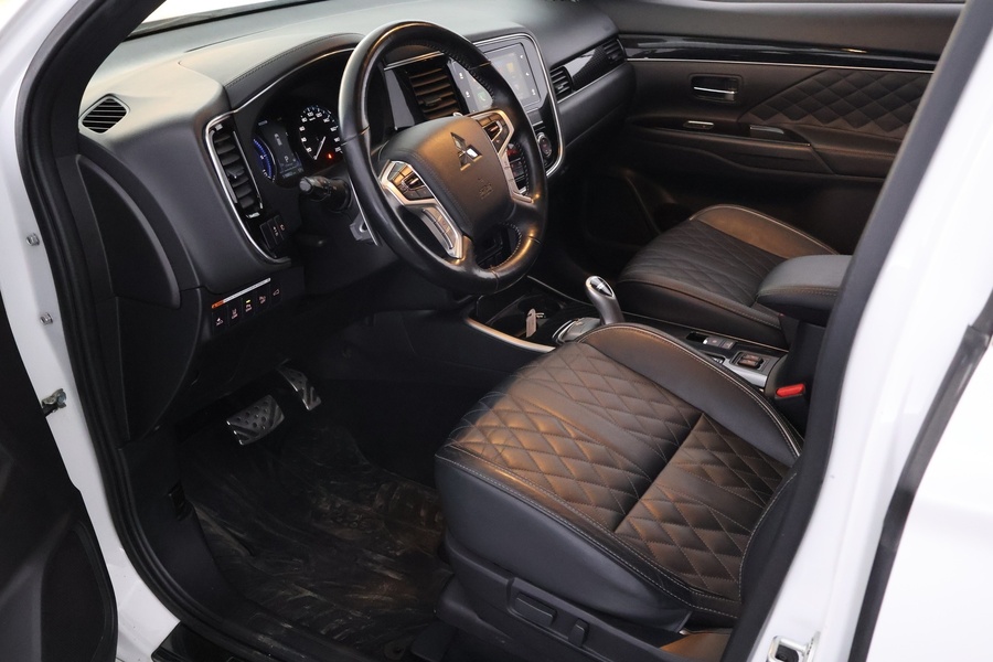 Mitsubishi Outlander PHEV vaihtoauto