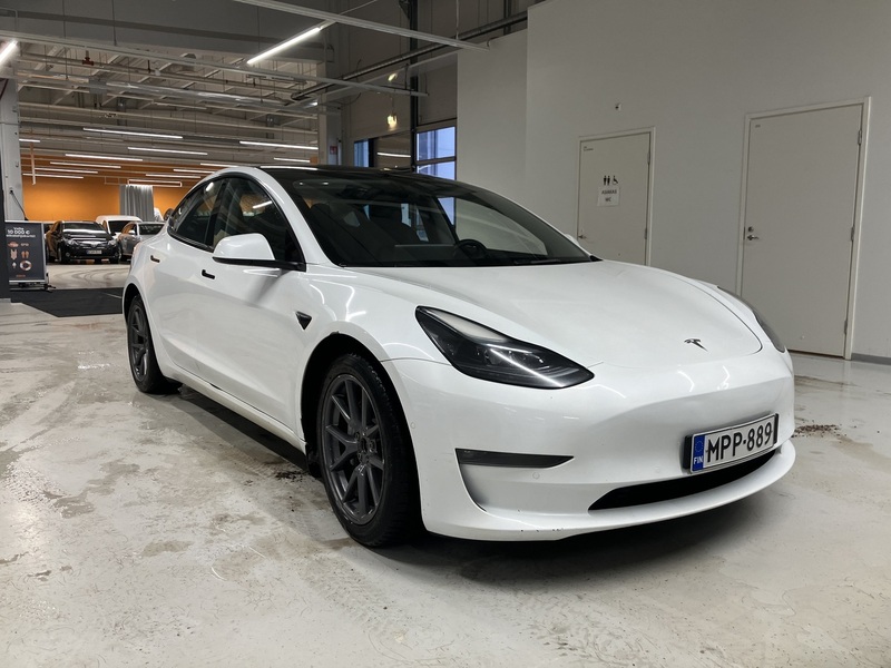 Tesla Model 3 vaihtoauto