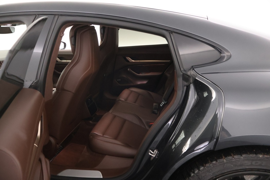 Porsche Taycan vaihtoauto