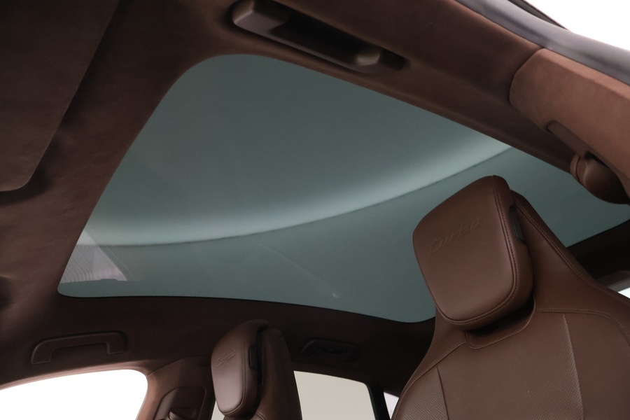 Porsche Taycan vaihtoauto