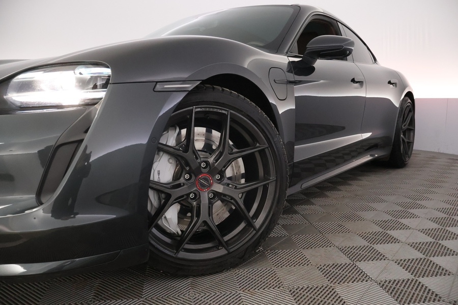 Porsche Taycan vaihtoauto