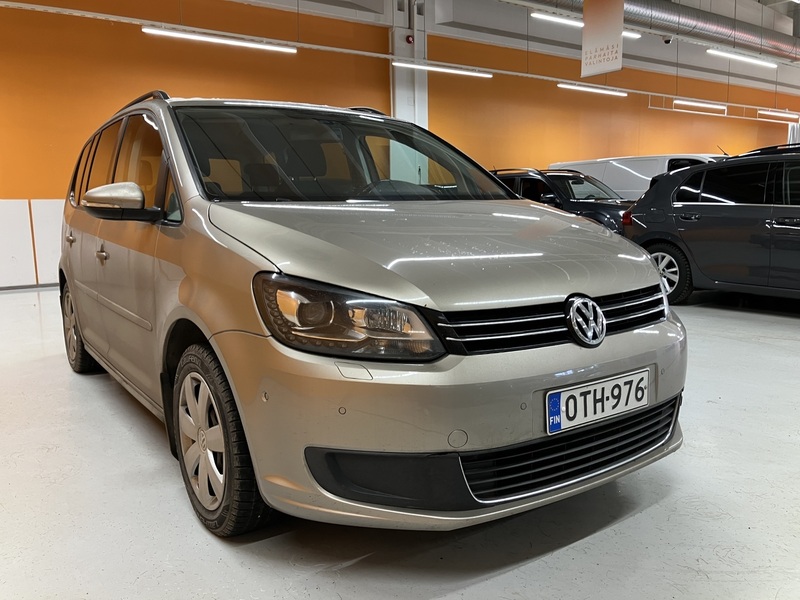 Volkswagen Touran vaihtoauto
