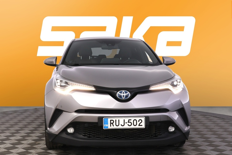 Toyota C-HR vaihtoauto
