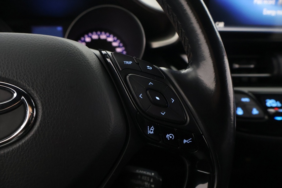 Toyota C-HR vaihtoauto