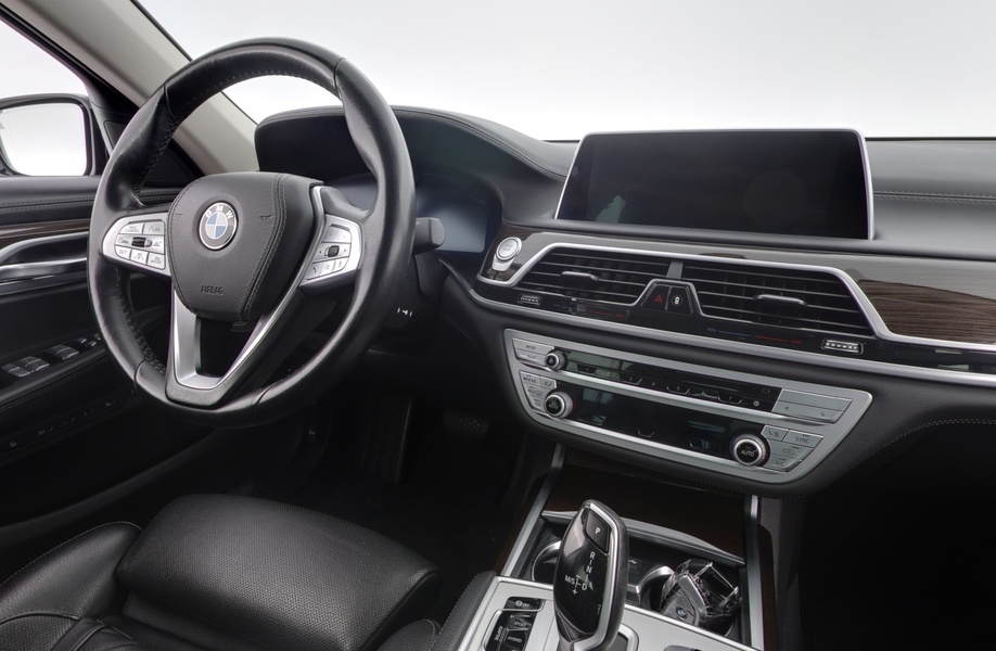 BMW 745 vaihtoauto