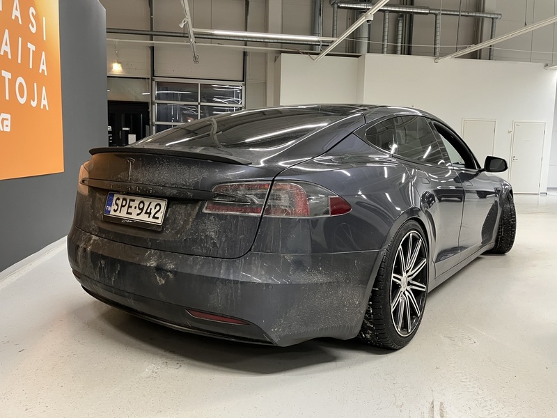 Tesla Model S vaihtoauto