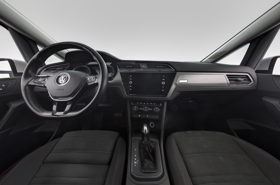 Volkswagen Touran vaihtoauto