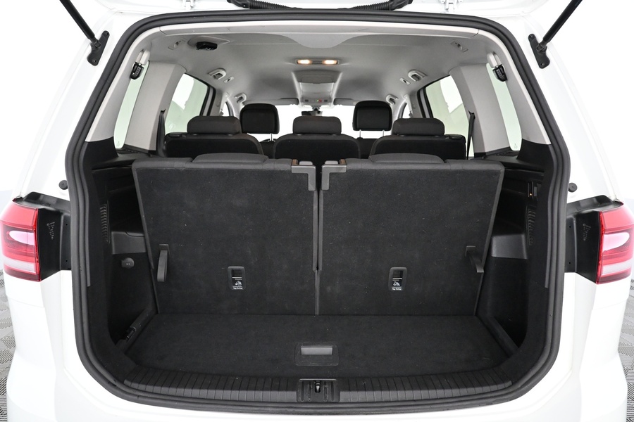 Volkswagen Touran vaihtoauto