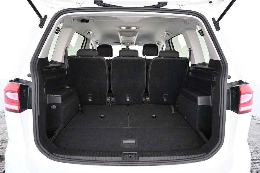 Volkswagen Touran vaihtoauto