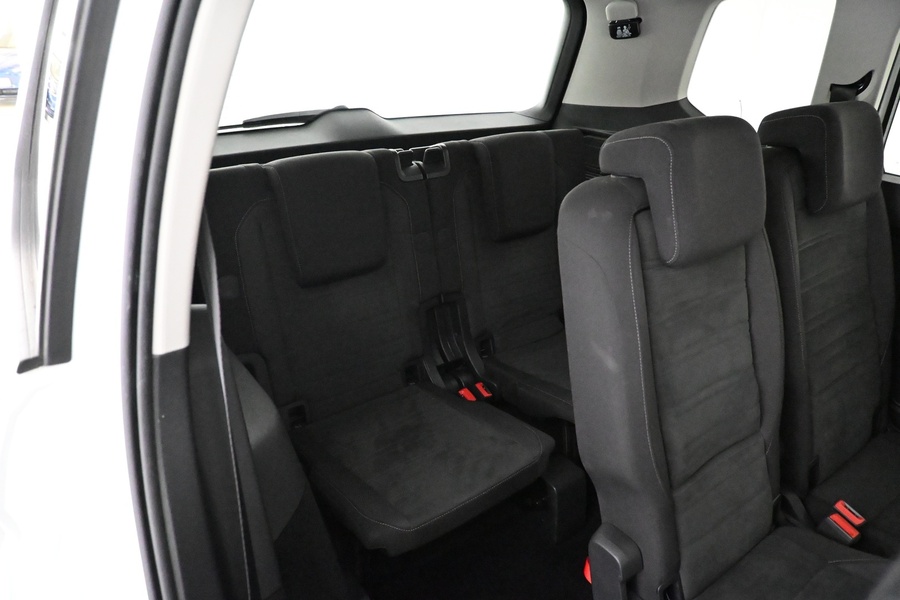 Volkswagen Touran vaihtoauto