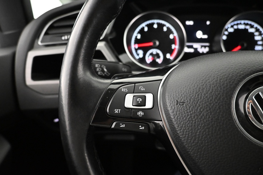 Volkswagen Touran vaihtoauto