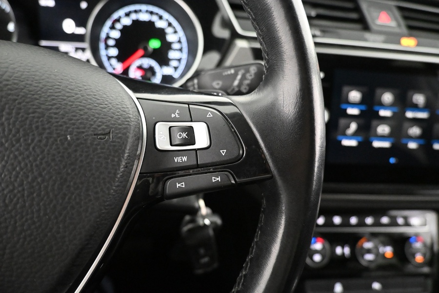 Volkswagen Touran vaihtoauto