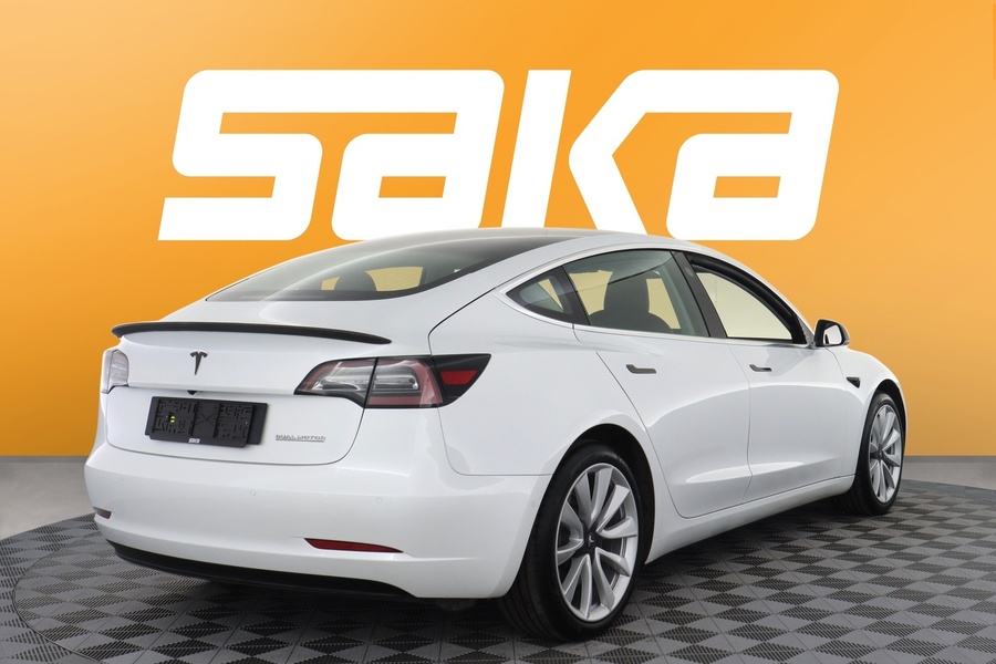 Tesla Model 3 vaihtoauto