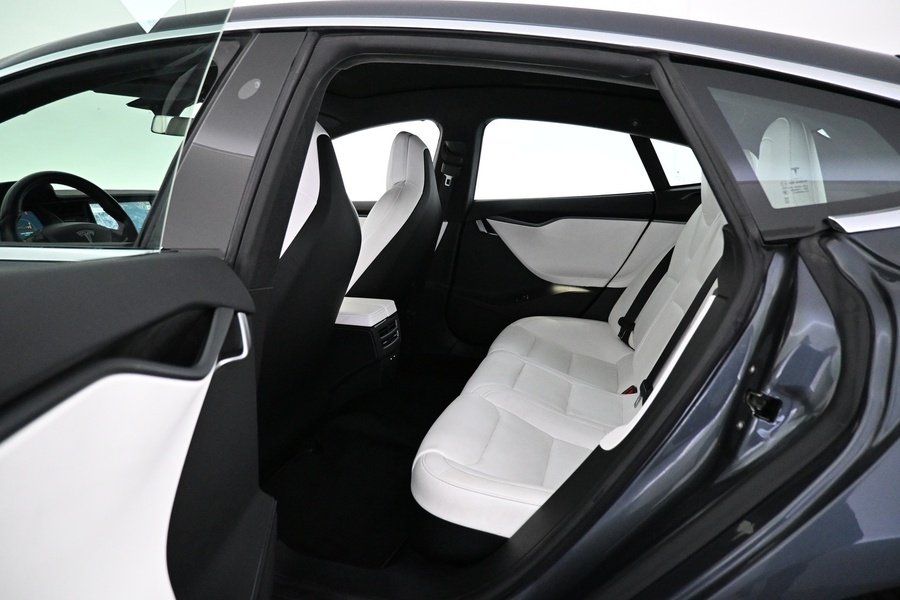 Tesla Model S vaihtoauto