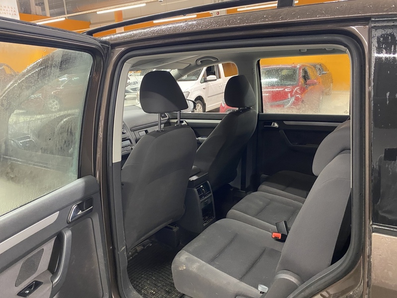 Volkswagen Touran vaihtoauto