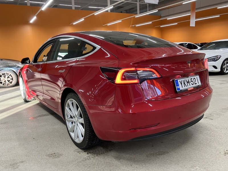 Tesla Model 3 vaihtoauto