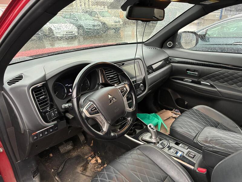 Mitsubishi Outlander PHEV vaihtoauto