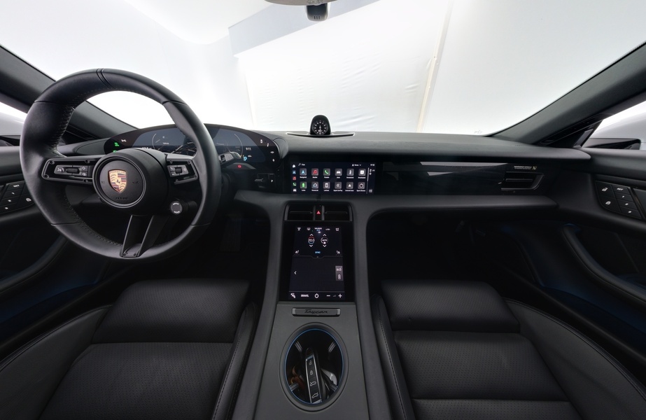 Porsche Taycan vaihtoauto