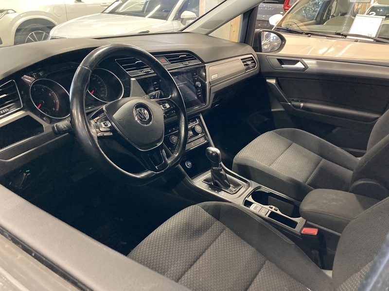 Volkswagen Touran vaihtoauto