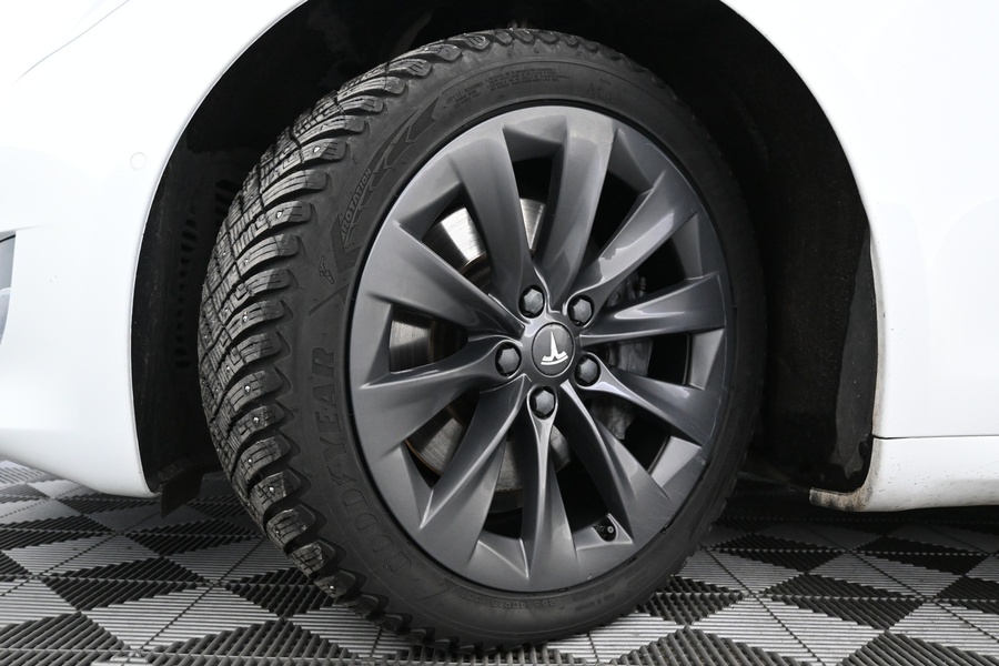 Tesla Model S vaihtoauto