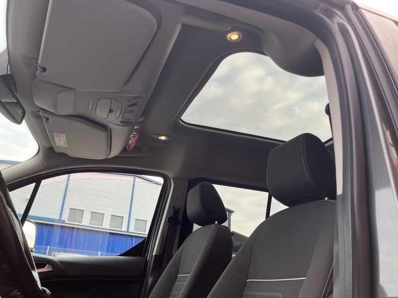 Ford Grand Tourneo Connect vaihtoauto