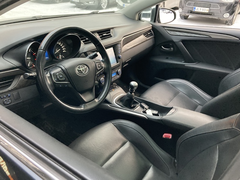 Toyota Avensis vaihtoauto