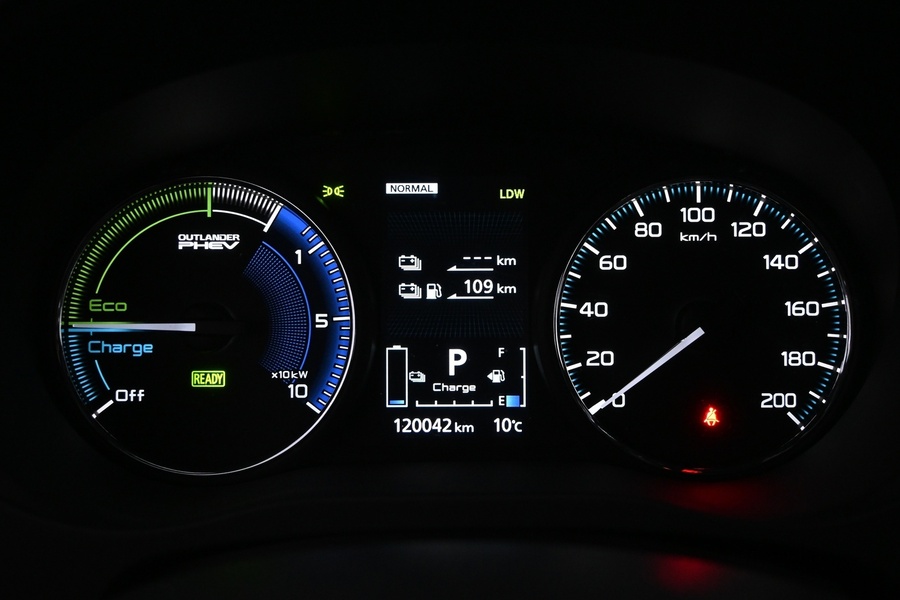 Mitsubishi Outlander PHEV vaihtoauto