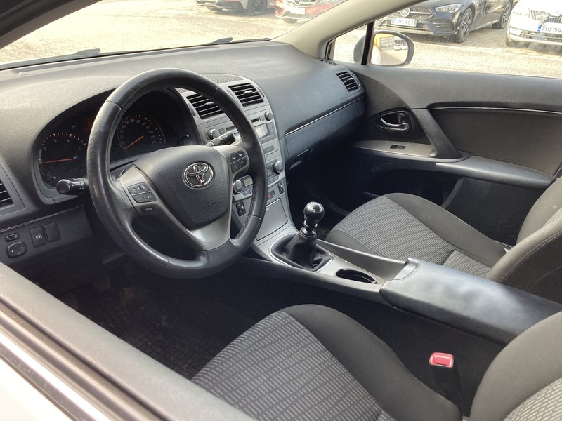 Toyota Avensis vaihtoauto