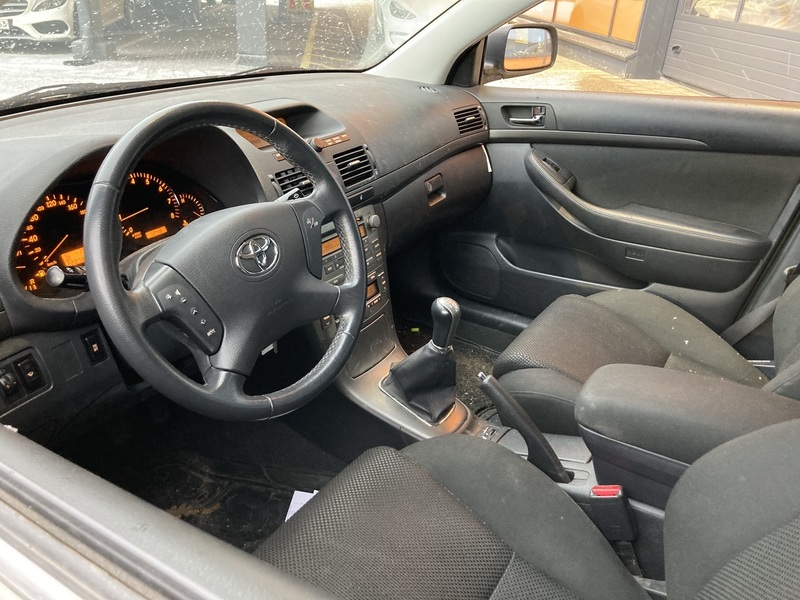 Toyota Avensis vaihtoauto