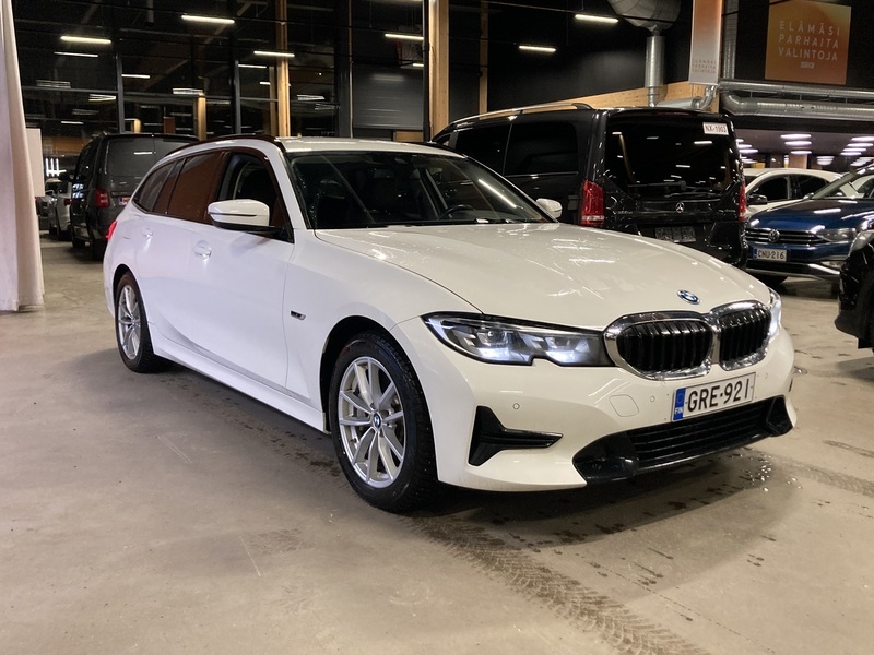 BMW 330 vaihtoauto