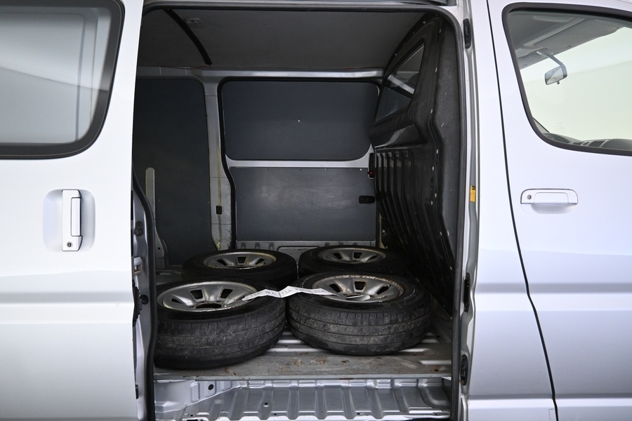 Toyota Hiace vaihtoauto