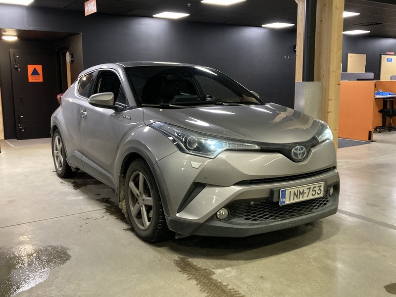 Toyota C-HR vaihtoauto