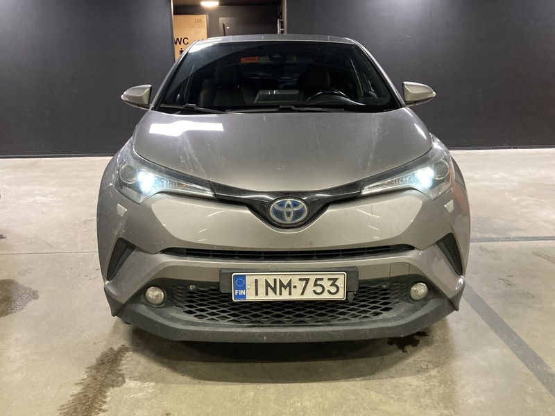 Toyota C-HR vaihtoauto