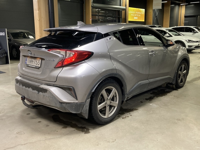 Toyota C-HR vaihtoauto