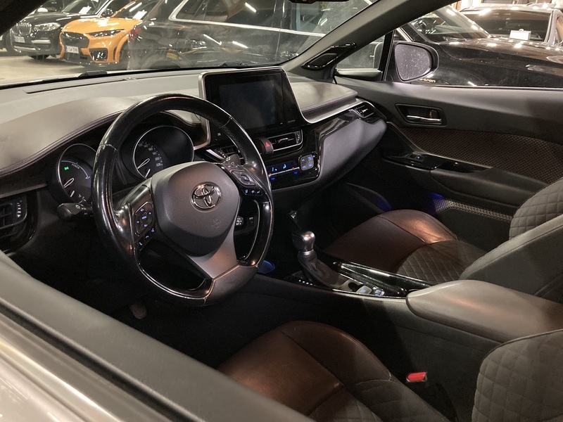 Toyota C-HR vaihtoauto