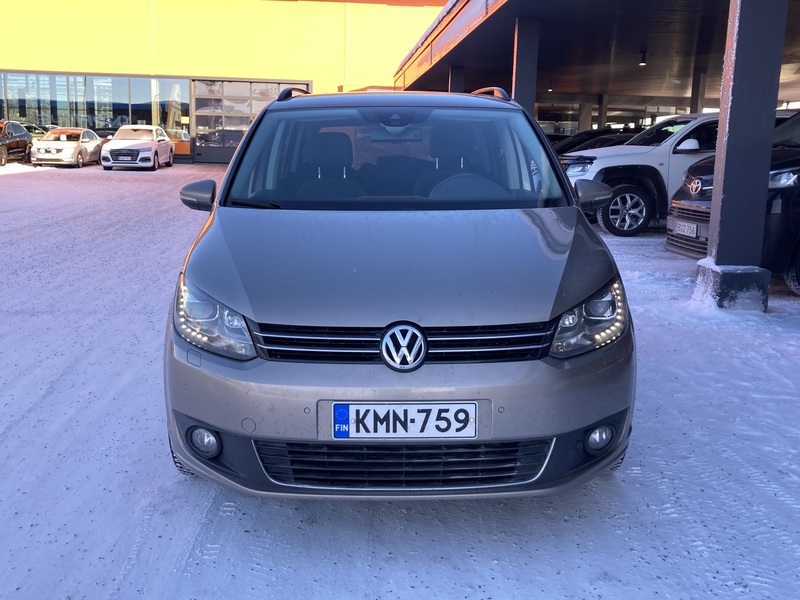 Volkswagen Touran vaihtoauto