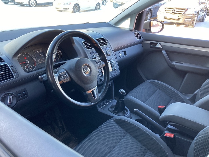 Volkswagen Touran vaihtoauto