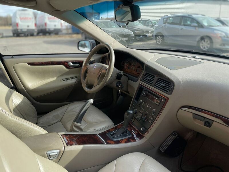 Volvo V70 vaihtoauto