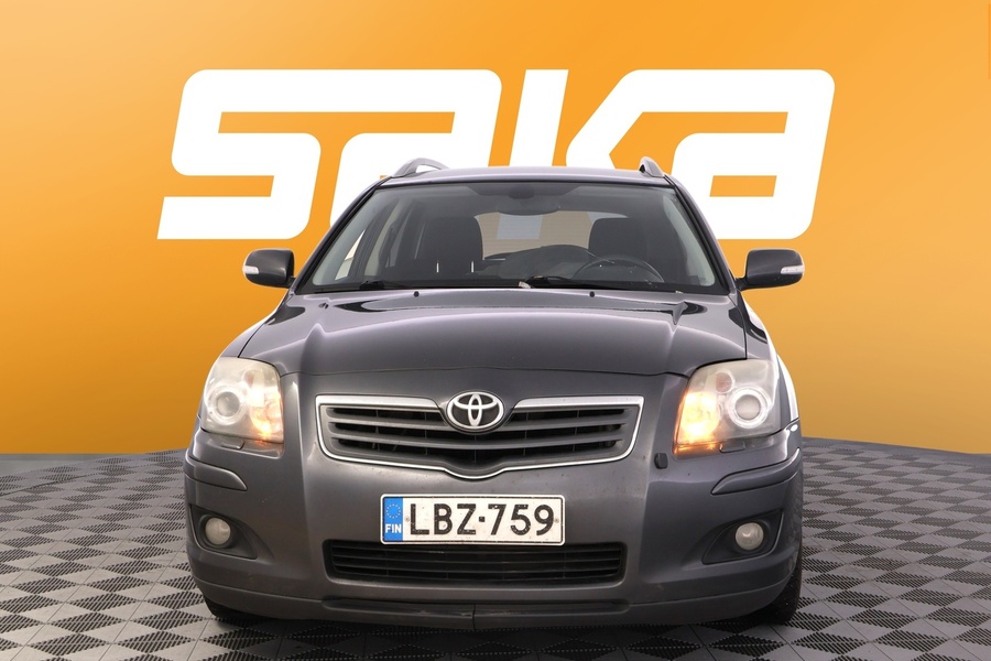 Toyota Avensis vaihtoauto