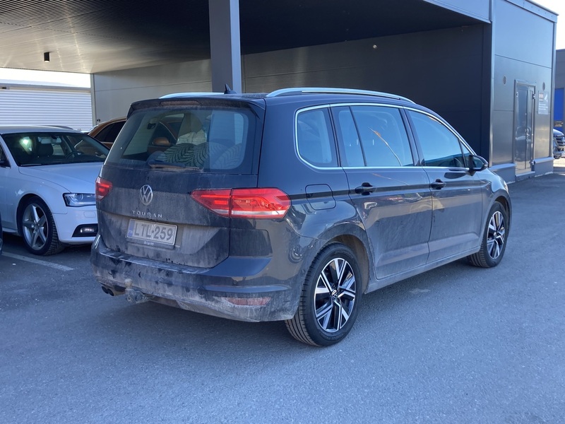 Volkswagen Touran vaihtoauto