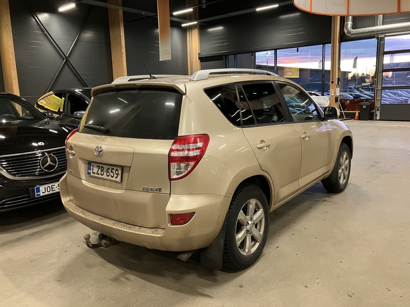 Toyota RAV4 vaihtoauto