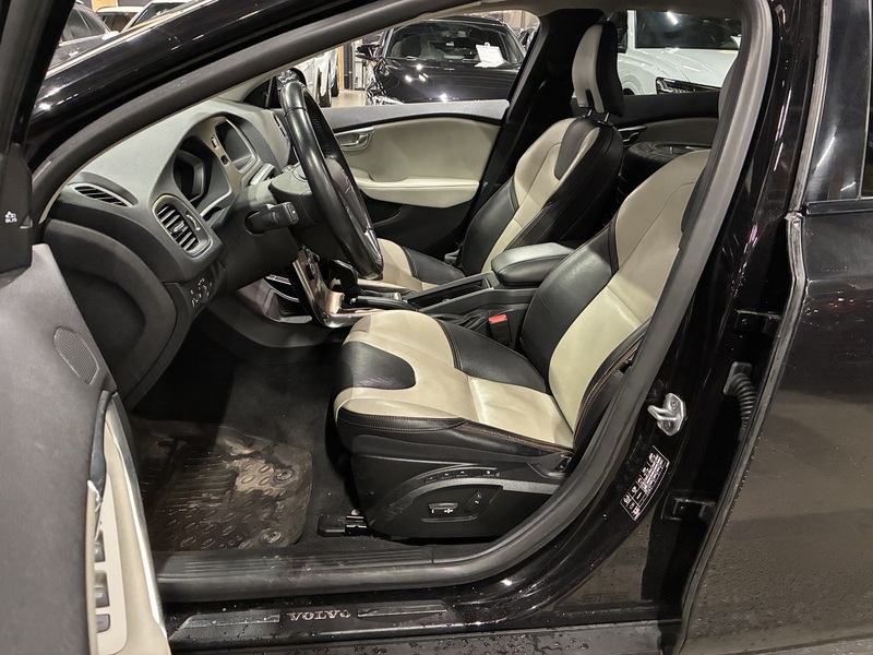 Volvo V40 Cross Country vaihtoauto