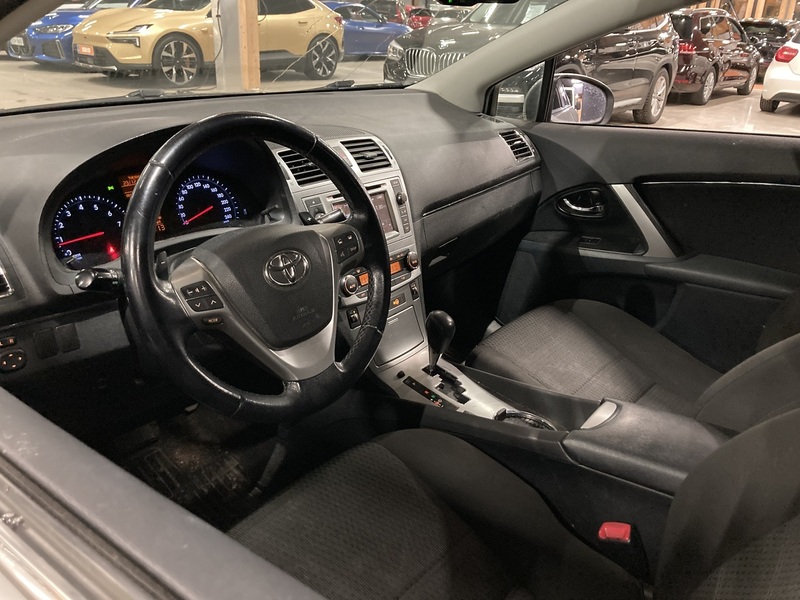 Toyota Avensis vaihtoauto